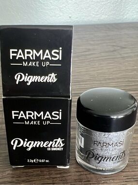 Farmasi Pigments 08 Smokey Loose Eyeshadow - Black and Silver